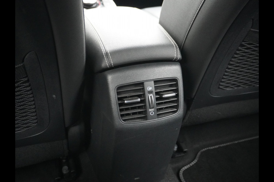 Kia e-Niro 64kWh 204PK Leder Camera Adaptive-Cruise Warmtepomp Apple Carplay Android Auto Navi Ecc DAB Pdc Executive-Line Stoel Verwarming/ Keyless Led Achterbank+Stuur Verwarming Dodehoek assistent Regen-Lichtsensor JBL-Soundsystem Bluetooth Draadloze tel.lader Lmv 17" 1e Eigenaar! Krachtige en zuinige aandrijflijn met grootste accu! €45.000 Nieuw