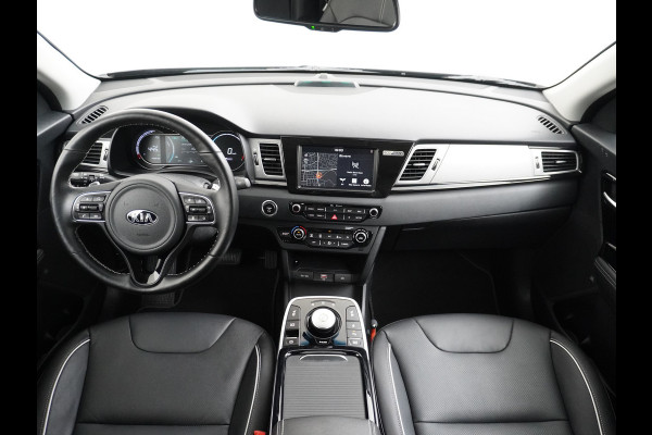 Kia e-Niro 64kWh 204PK Leder Camera Adaptive-Cruise Warmtepomp Apple Carplay Android Auto Navi Ecc DAB Pdc Executive-Line Stoel Verwarming/ Keyless Led Achterbank+Stuur Verwarming Dodehoek assistent Regen-Lichtsensor JBL-Soundsystem Bluetooth Draadloze tel.lader Lmv 17" 1e Eigenaar! Krachtige en zuinige aandrijflijn met grootste accu! €45.000 Nieuw