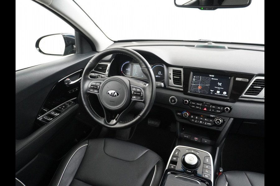 Kia e-Niro 64kWh 204PK Leder Camera Adaptive-Cruise Warmtepomp Apple Carplay Android Auto Navi Ecc DAB Pdc Executive-Line Stoel Verwarming/ Keyless Led Achterbank+Stuur Verwarming Dodehoek assistent Regen-Lichtsensor JBL-Soundsystem Bluetooth Draadloze tel.lader Lmv 17" 1e Eigenaar! Krachtige en zuinige aandrijflijn met grootste accu! €45.000 Nieuw