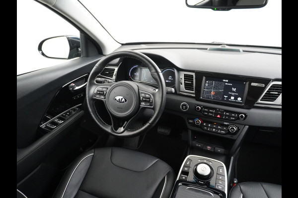 Kia e-Niro 64kWh 204PK Leder Camera Adaptive-Cruise Warmtepomp Apple Carplay Android Auto Navi Ecc DAB Pdc Executive-Line Stoel Verwarming/ Keyless Led Achterbank+Stuur Verwarming Dodehoek assistent Regen-Lichtsensor JBL-Soundsystem Bluetooth Draadloze tel.lader Lmv 17" 1e Eigenaar! Krachtige en zuinige aandrijflijn met grootste accu! €45.000 Nieuw