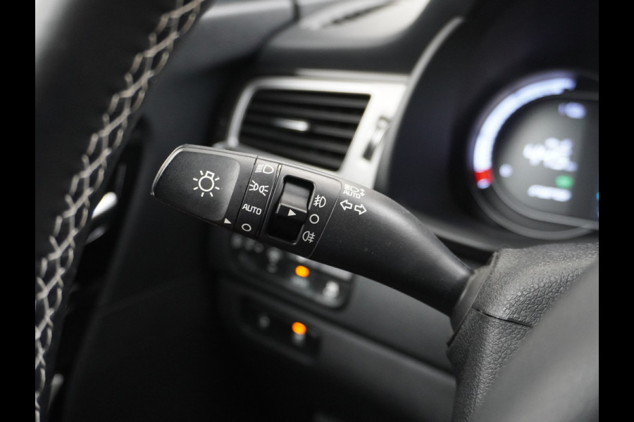 Kia e-Niro 64kWh 204PK Leder Camera Adaptive-Cruise Warmtepomp Apple Carplay Android Auto Navi Ecc DAB Pdc Executive-Line Stoel Verwarming/ Keyless Led Achterbank+Stuur Verwarming Dodehoek assistent Regen-Lichtsensor JBL-Soundsystem Bluetooth Draadloze tel.lader Lmv 17" 1e Eigenaar! Krachtige en zuinige aandrijflijn met grootste accu! €45.000 Nieuw