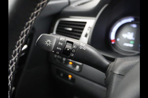 Kia e-Niro 64kWh 204PK Leder Camera Adaptive-Cruise Warmtepomp Apple Carplay Android Auto Navi Ecc DAB Pdc Executive-Line Stoel Verwarming/ Keyless Led Achterbank+Stuur Verwarming Dodehoek assistent Regen-Lichtsensor JBL-Soundsystem Bluetooth Draadloze tel.lader Lmv 17" 1e Eigenaar! Krachtige en zuinige aandrijflijn met grootste accu! €45.000 Nieuw