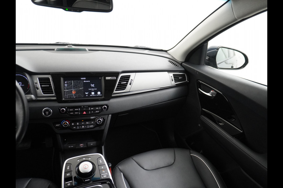 Kia e-Niro 64kWh 204PK Leder Camera Adaptive-Cruise Warmtepomp Apple Carplay Android Auto Navi Ecc DAB Pdc Executive-Line Stoel Verwarming/ Keyless Led Achterbank+Stuur Verwarming Dodehoek assistent Regen-Lichtsensor JBL-Soundsystem Bluetooth Draadloze tel.lader Lmv 17" 1e Eigenaar! Krachtige en zuinige aandrijflijn met grootste accu! €45.000 Nieuw