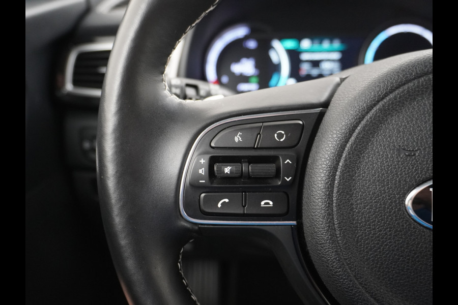 Kia e-Niro 64kWh 204PK Leder Camera Adaptive-Cruise Warmtepomp Apple Carplay Android Auto Navi Ecc DAB Pdc Executive-Line Stoel Verwarming/ Keyless Led Achterbank+Stuur Verwarming Dodehoek assistent Regen-Lichtsensor JBL-Soundsystem Bluetooth Draadloze tel.lader Lmv 17" 1e Eigenaar! Krachtige en zuinige aandrijflijn met grootste accu! €45.000 Nieuw