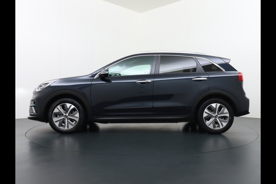 Kia e-Niro 64kWh 204PK Leder Camera Adaptive-Cruise Warmtepomp Apple Carplay Android Auto Navi Ecc DAB Pdc Executive-Line Stoel Verwarming/ Keyless Led Achterbank+Stuur Verwarming Dodehoek assistent Regen-Lichtsensor JBL-Soundsystem Bluetooth Draadloze tel.lader Lmv 17" 1e Eigenaar! Krachtige en zuinige aandrijflijn met grootste accu! €45.000 Nieuw