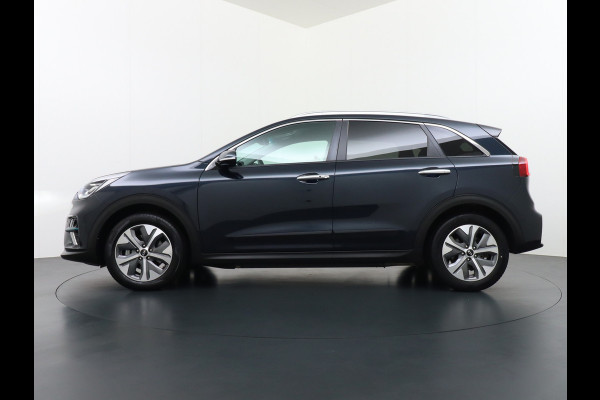 Kia e-Niro 64kWh 204PK Leder Camera Adaptive-Cruise Warmtepomp Apple Carplay Android Auto Navi Ecc DAB Pdc Executive-Line Stoel Verwarming/ Keyless Led Achterbank+Stuur Verwarming Dodehoek assistent Regen-Lichtsensor JBL-Soundsystem Bluetooth Draadloze tel.lader Lmv 17" 1e Eigenaar! Krachtige en zuinige aandrijflijn met grootste accu! €45.000 Nieuw