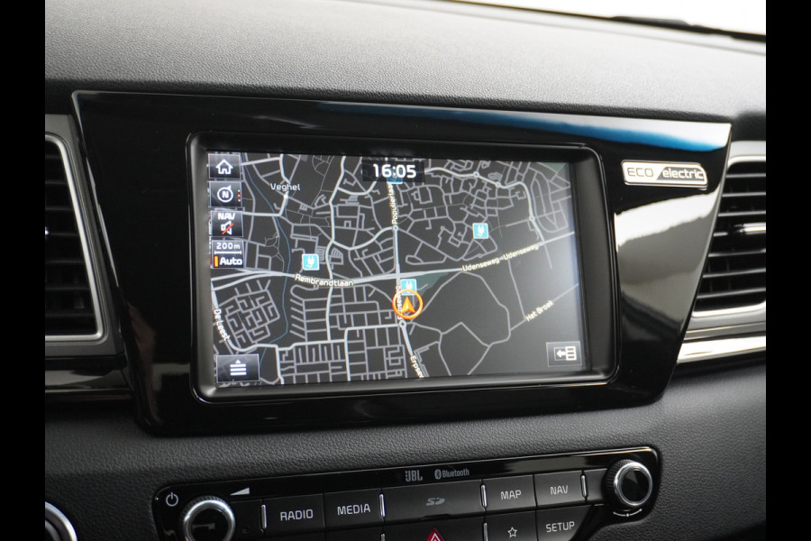 Kia e-Niro 64kWh 204PK Leder Camera Adaptive-Cruise Warmtepomp Apple Carplay Android Auto Navi Ecc DAB Pdc Executive-Line Stoel Verwarming/ Keyless Led Achterbank+Stuur Verwarming Dodehoek assistent Regen-Lichtsensor JBL-Soundsystem Bluetooth Draadloze tel.lader Lmv 17" 1e Eigenaar! Krachtige en zuinige aandrijflijn met grootste accu! €45.000 Nieuw