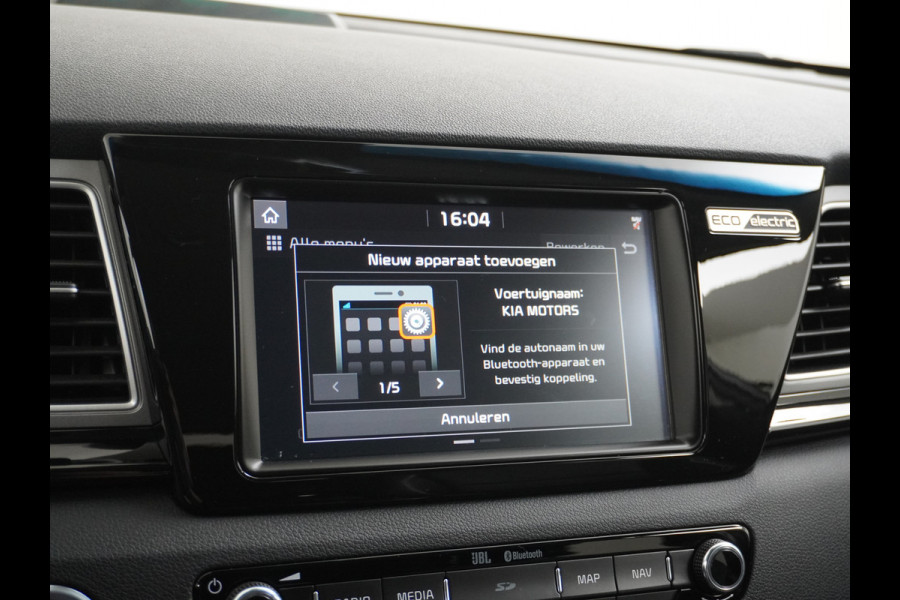 Kia e-Niro 64kWh 204PK Leder Camera Adaptive-Cruise Warmtepomp Apple Carplay Android Auto Navi Ecc DAB Pdc Executive-Line Stoel Verwarming/ Keyless Led Achterbank+Stuur Verwarming Dodehoek assistent Regen-Lichtsensor JBL-Soundsystem Bluetooth Draadloze tel.lader Lmv 17" 1e Eigenaar! Krachtige en zuinige aandrijflijn met grootste accu! €45.000 Nieuw