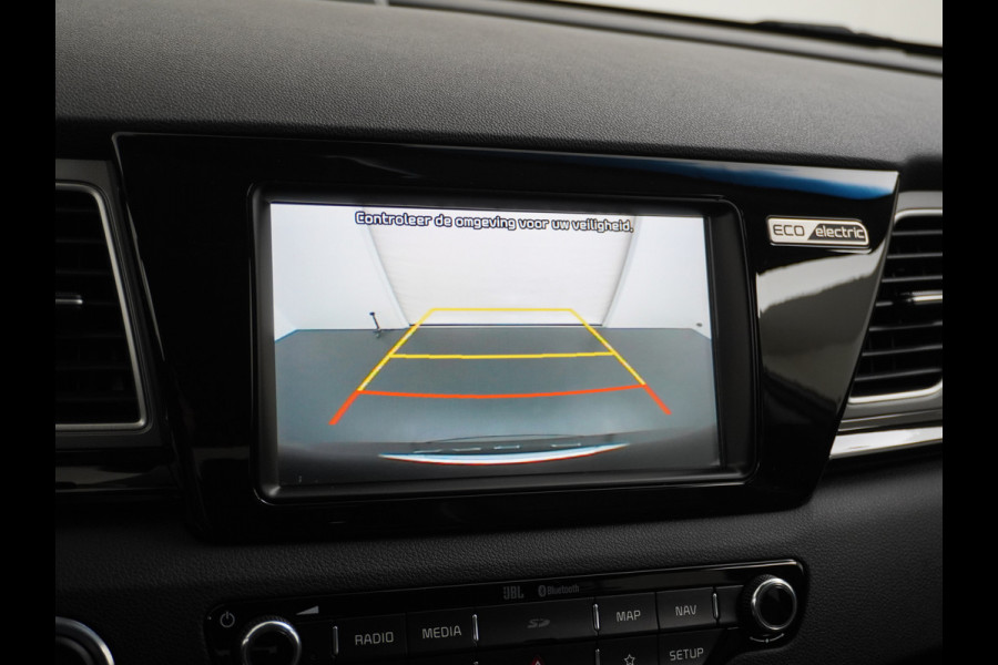 Kia e-Niro 64kWh 204PK Leder Camera Adaptive-Cruise Warmtepomp Apple Carplay Android Auto Navi Ecc DAB Pdc Executive-Line Stoel Verwarming/ Keyless Led Achterbank+Stuur Verwarming Dodehoek assistent Regen-Lichtsensor JBL-Soundsystem Bluetooth Draadloze tel.lader Lmv 17" 1e Eigenaar! Krachtige en zuinige aandrijflijn met grootste accu! €45.000 Nieuw