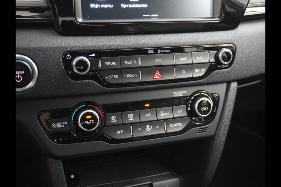 Kia e-Niro 64kWh 204PK Leder Camera Adaptive-Cruise Warmtepomp Apple Carplay Android Auto Navi Ecc DAB Pdc Executive-Line Stoel Verwarming/ Keyless Led Achterbank+Stuur Verwarming Dodehoek assistent Regen-Lichtsensor JBL-Soundsystem Bluetooth Draadloze tel.lader Lmv 17" 1e Eigenaar! Krachtige en zuinige aandrijflijn met grootste accu! €45.000 Nieuw