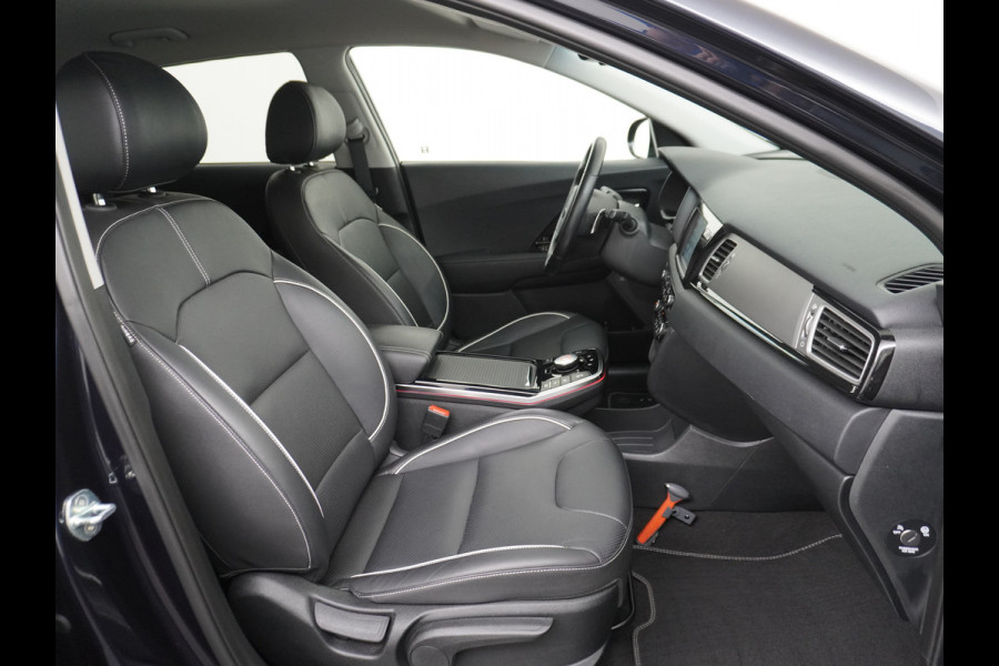 Kia e-Niro 64kWh 204PK Leder Camera Adaptive-Cruise Warmtepomp Apple Carplay Android Auto Navi Ecc DAB Pdc Executive-Line Stoel Verwarming/ Keyless Led Achterbank+Stuur Verwarming Dodehoek assistent Regen-Lichtsensor JBL-Soundsystem Bluetooth Draadloze tel.lader Lmv 17" 1e Eigenaar! Krachtige en zuinige aandrijflijn met grootste accu! €45.000 Nieuw
