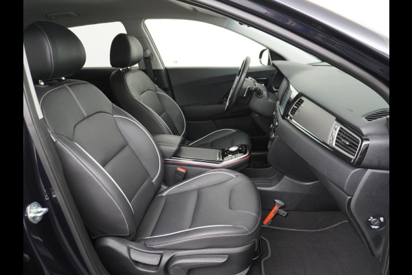 Kia e-Niro 64kWh 204PK Leder Camera Adaptive-Cruise Warmtepomp Apple Carplay Android Auto Navi Ecc DAB Pdc Executive-Line Stoel Verwarming/ Keyless Led Achterbank+Stuur Verwarming Dodehoek assistent Regen-Lichtsensor JBL-Soundsystem Bluetooth Draadloze tel.lader Lmv 17" 1e Eigenaar! Krachtige en zuinige aandrijflijn met grootste accu! €45.000 Nieuw