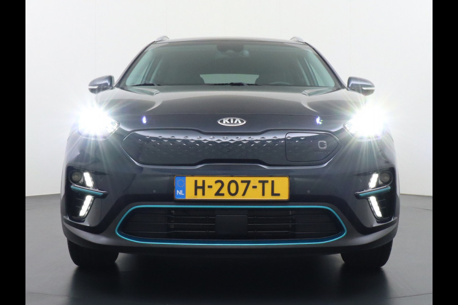 Kia e-Niro 64kWh 204PK Leder Camera Adaptive-Cruise Warmtepomp Apple Carplay Android Auto Navi Ecc DAB Pdc Executive-Line Stoel Verwarming/ Keyless Led Achterbank+Stuur Verwarming Dodehoek assistent Regen-Lichtsensor JBL-Soundsystem Bluetooth Draadloze tel.lader Lmv 17" 1e Eigenaar! Krachtige en zuinige aandrijflijn met grootste accu! €45.000 Nieuw