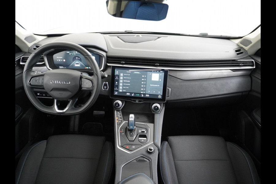Lynk & Co 01 1.5 PHEV AUT-7 261pk Pano-Schuif-K-dak 20" 360°Camera Apple Carplay Android Auto Adaptive-Cr NaviPdc-a+v Ecc Keyless Led M-BuxPl Elek.Memory.Stoel File assistent Dodehoek detector Elektrisch bedienbare achterklep Rijstrooksensor Wifi Verkeersbord detectie 425Nm koppel 3,6kw laadvermogen A-label Euro 6 Hybride Benzine / Elektrisch rijden tot ca 69km  1800kg trekvermogen