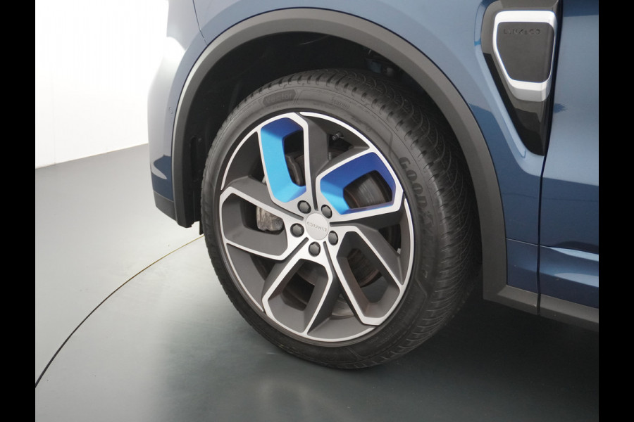 Lynk & Co 01 1.5 PHEV AUT-7 261pk Pano-Schuif-K-dak 20" 360°Camera Apple Carplay Android Auto Adaptive-Cr NaviPdc-a+v Ecc Keyless Led M-BuxPl Elek.Memory.Stoel File assistent Dodehoek detector Elektrisch bedienbare achterklep Rijstrooksensor Wifi Verkeersbord detectie 425Nm koppel 3,6kw laadvermogen A-label Euro 6 Hybride Benzine / Elektrisch rijden tot ca 69km  1800kg trekvermogen