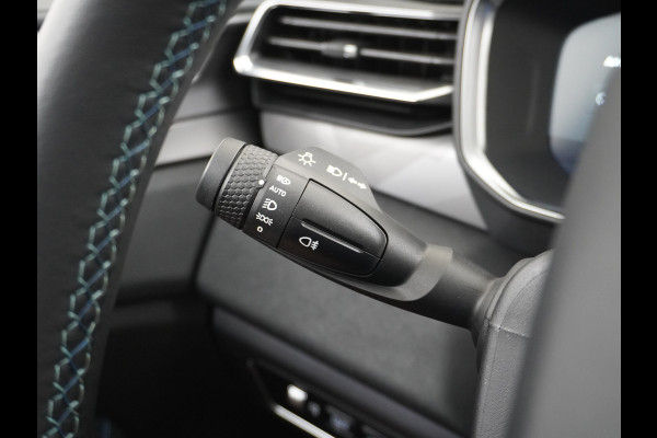 Lynk & Co 01 1.5 PHEV AUT-7 261pk Pano-Schuif-K-dak 20" 360°Camera Apple Carplay Android Auto Adaptive-Cr NaviPdc-a+v Ecc Keyless Led M-BuxPl Elek.Memory.Stoel File assistent Dodehoek detector Elektrisch bedienbare achterklep Rijstrooksensor Wifi Verkeersbord detectie 425Nm koppel 3,6kw laadvermogen A-label Euro 6 Hybride Benzine / Elektrisch rijden tot ca 69km  1800kg trekvermogen