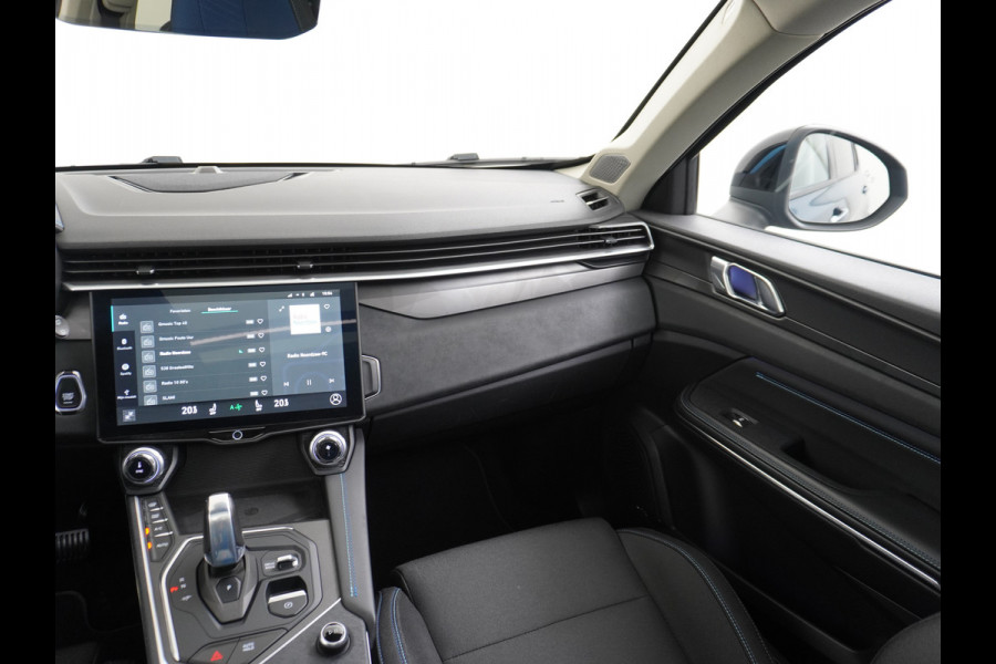 Lynk & Co 01 1.5 PHEV AUT-7 261pk Pano-Schuif-K-dak 20" 360°Camera Apple Carplay Android Auto Adaptive-Cr NaviPdc-a+v Ecc Keyless Led M-BuxPl Elek.Memory.Stoel File assistent Dodehoek detector Elektrisch bedienbare achterklep Rijstrooksensor Wifi Verkeersbord detectie 425Nm koppel 3,6kw laadvermogen A-label Euro 6 Hybride Benzine / Elektrisch rijden tot ca 69km  1800kg trekvermogen