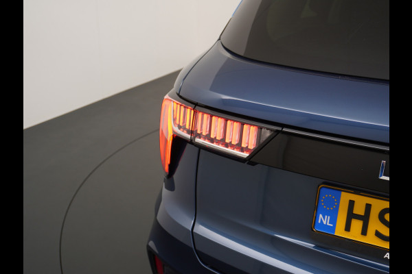 Lynk & Co 01 1.5 PHEV AUT-7 261pk Pano-Schuif-K-dak 20" 360°Camera Apple Carplay Android Auto Adaptive-Cr NaviPdc-a+v Ecc Keyless Led M-BuxPl Elek.Memory.Stoel File assistent Dodehoek detector Elektrisch bedienbare achterklep Rijstrooksensor Wifi Verkeersbord detectie 425Nm koppel 3,6kw laadvermogen A-label Euro 6 Hybride Benzine / Elektrisch rijden tot ca 69km  1800kg trekvermogen