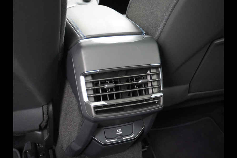 Lynk & Co 01 1.5 PHEV AUT-7 261pk Pano-Schuif-K-dak 20" 360°Camera Apple Carplay Android Auto Adaptive-Cr NaviPdc-a+v Ecc Keyless Led M-BuxPl Elek.Memory.Stoel File assistent Dodehoek detector Elektrisch bedienbare achterklep Rijstrooksensor Wifi Verkeersbord detectie 425Nm koppel 3,6kw laadvermogen A-label Euro 6 Hybride Benzine / Elektrisch rijden tot ca 69km  1800kg trekvermogen