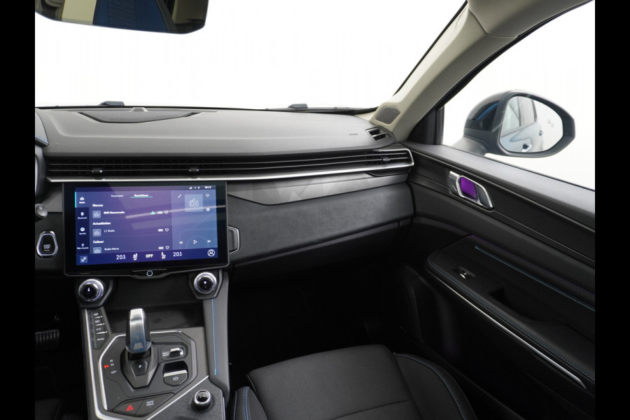 Lynk & Co 01 1.5 PHEV AUT-7 261pk Pano-Schuif-K-dak 20" 360°Camera Apple Carplay Android Auto Adaptive-Cr NaviPdc-a+v Ecc Keyless Led M-BuxPl Elek.Memory.Stoel File assistent Dodehoek detector Elektrisch bedienbare achterklep Rijstrooksensor Wifi Verkeersbord detectie 425Nm koppel 3,6kw laadvermogen A-label Euro 6 Hybride Benzine / Elektrisch rijden tot ca 69km  1800kg trekvermogen