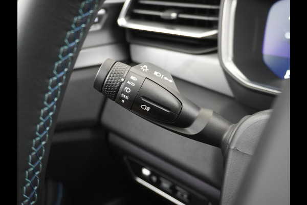 Lynk & Co 01 1.5 PHEV AUT-7 261pk Pano-Schuif-K-dak 20" 360°Camera Apple Carplay Android Auto Adaptive-Cr NaviPdc-a+v Ecc Keyless Led M-BuxPl Elek.Memory.Stoel File assistent Dodehoek detector Elektrisch bedienbare achterklep Rijstrooksensor Wifi Verkeersbord detectie 425Nm koppel 3,6kw laadvermogen A-label Euro 6 Hybride Benzine / Elektrisch rijden tot ca 69km  1800kg trekvermogen