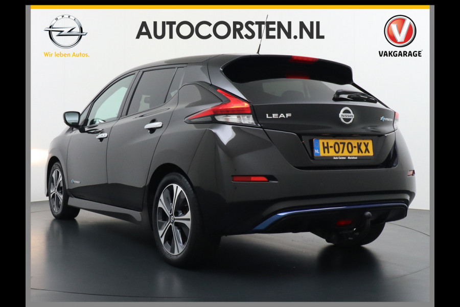 Nissan Leaf N-Connecta 40kWh Apple Carplay Android Auto Trekhaak Cruise control adaptief 360°Camera Navi Ecc Stoel+Stuurverwarming Keyless D Dodehoek detector Rijstrooksensor met correctie Uitparkeer waarschuwing Verkeersbord detectie Bluetooth Privacy Glas Lmv 17" 1e Eigenaar