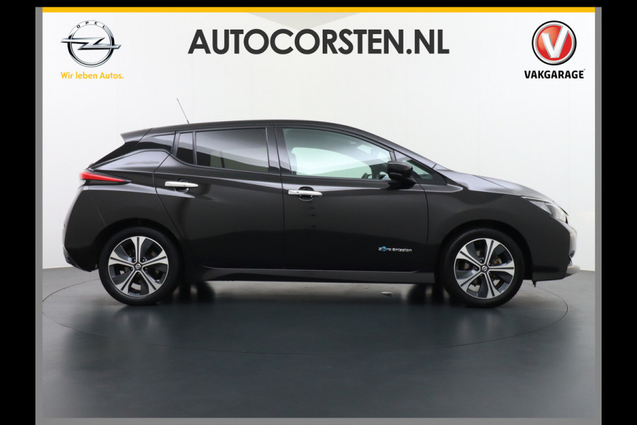 Nissan Leaf N-Connecta 40kWh Apple Carplay Android Auto Trekhaak Cruise control adaptief 360°Camera Navi Ecc Stoel+Stuurverwarming Keyless D Dodehoek detector Rijstrooksensor met correctie Uitparkeer waarschuwing Verkeersbord detectie Bluetooth Privacy Glas Lmv 17" 1e Eigenaar