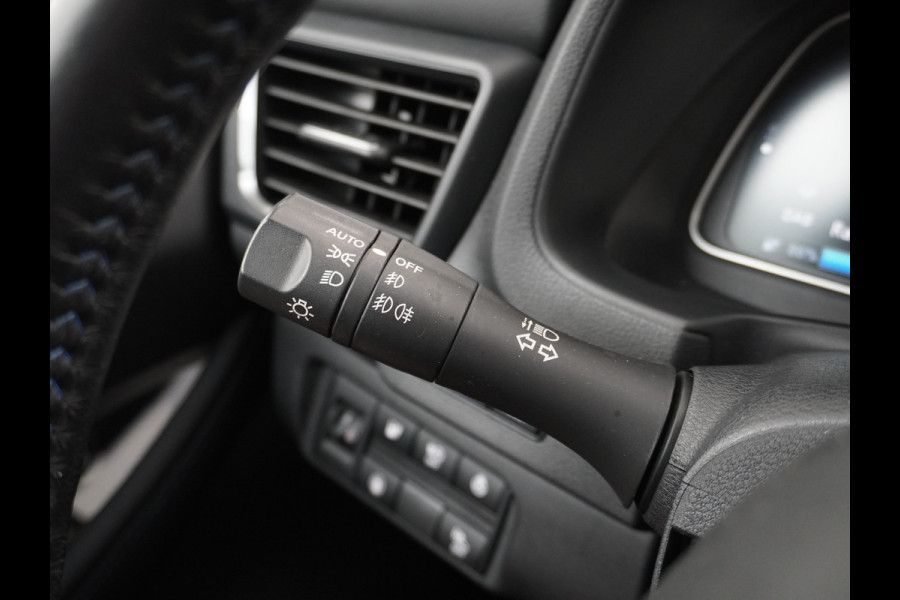 Nissan Leaf N-Connecta 40kWh Apple Carplay Android Auto Trekhaak Cruise control adaptief 360°Camera Navi Ecc Stoel+Stuurverwarming Keyless D Dodehoek detector Rijstrooksensor met correctie Uitparkeer waarschuwing Verkeersbord detectie Bluetooth Privacy Glas Lmv 17" 1e Eigenaar