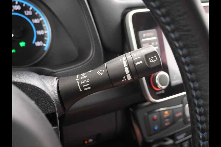 Nissan Leaf N-Connecta 40kWh Apple Carplay Android Auto Trekhaak Cruise control adaptief 360°Camera Navi Ecc Stoel+Stuurverwarming Keyless D Dodehoek detector Rijstrooksensor met correctie Uitparkeer waarschuwing Verkeersbord detectie Bluetooth Privacy Glas Lmv 17" 1e Eigenaar