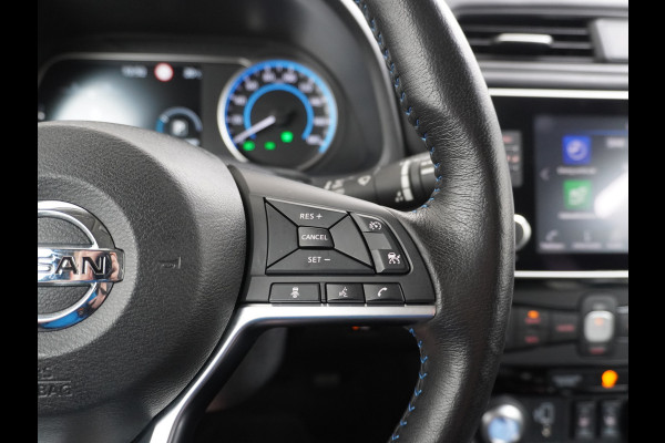 Nissan Leaf N-Connecta 40kWh Apple Carplay Android Auto Trekhaak Cruise control adaptief 360°Camera Navi Ecc Stoel+Stuurverwarming Keyless D Dodehoek detector Rijstrooksensor met correctie Uitparkeer waarschuwing Verkeersbord detectie Bluetooth Privacy Glas Lmv 17" 1e Eigenaar