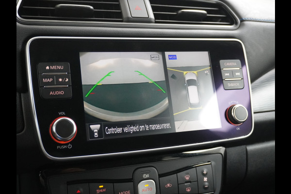 Nissan Leaf N-Connecta 40kWh Apple Carplay Android Auto Trekhaak Cruise control adaptief 360°Camera Navi Ecc Stoel+Stuurverwarming Keyless D Dodehoek detector Rijstrooksensor met correctie Uitparkeer waarschuwing Verkeersbord detectie Bluetooth Privacy Glas Lmv 17" 1e Eigenaar