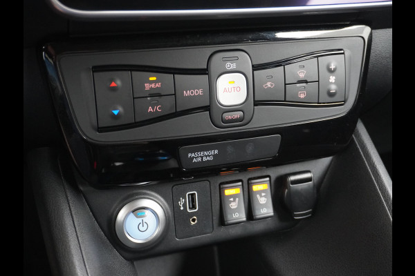 Nissan Leaf N-Connecta 40kWh Apple Carplay Android Auto Trekhaak Cruise control adaptief 360°Camera Navi Ecc Stoel+Stuurverwarming Keyless D Dodehoek detector Rijstrooksensor met correctie Uitparkeer waarschuwing Verkeersbord detectie Bluetooth Privacy Glas Lmv 17" 1e Eigenaar