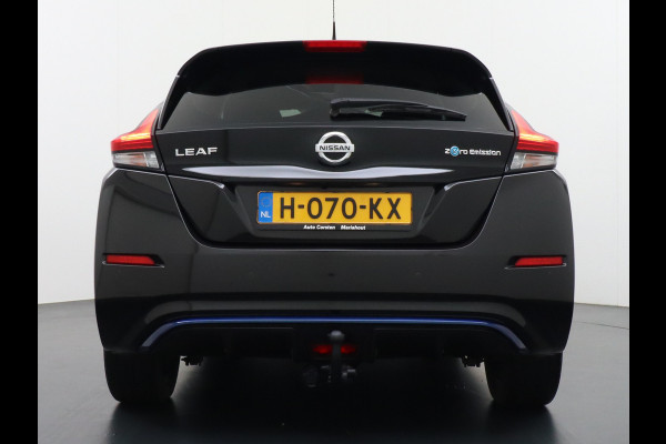Nissan Leaf N-Connecta 40kWh Apple Carplay Android Auto Trekhaak Cruise control adaptief 360°Camera Navi Ecc Stoel+Stuurverwarming Keyless D Dodehoek detector Rijstrooksensor met correctie Uitparkeer waarschuwing Verkeersbord detectie Bluetooth Privacy Glas Lmv 17" 1e Eigenaar