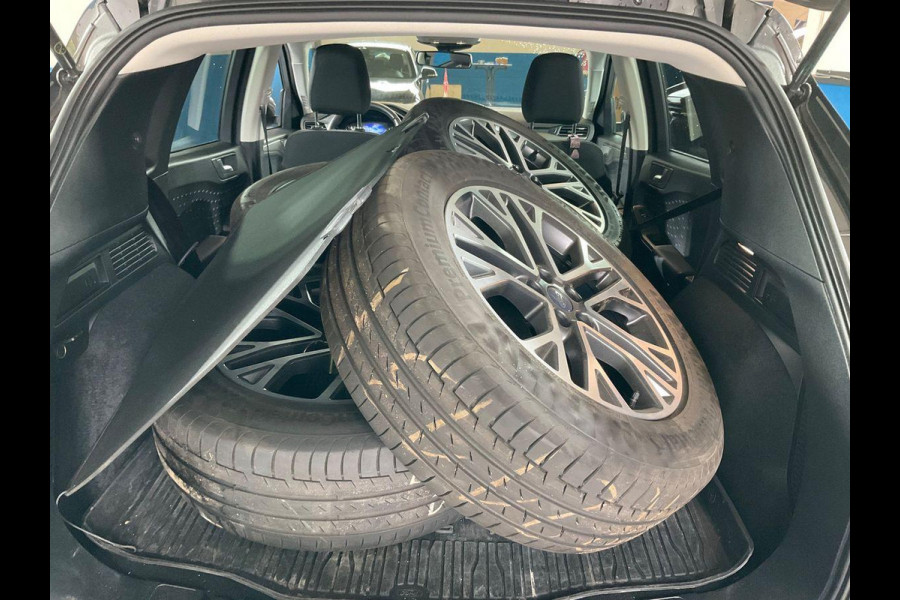Ford Kuga 2.5 PHEV Titanium | Winter Pack | Privacy glass | 2 bandensets