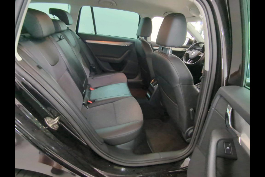 Škoda Octavia Combi 1.0 TSI Greentech Business Edition TREKHAAK | STOELVERWARMING | NAVI