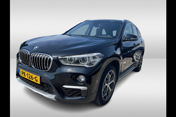 BMW X1 sDrive20i High Executive / Trekhaak / Head-up / Leder / Navigatie / 18'' / Parkeerhulp V+A / Keyless / Sportstoelen / Stoelverwarming / Cruise Control