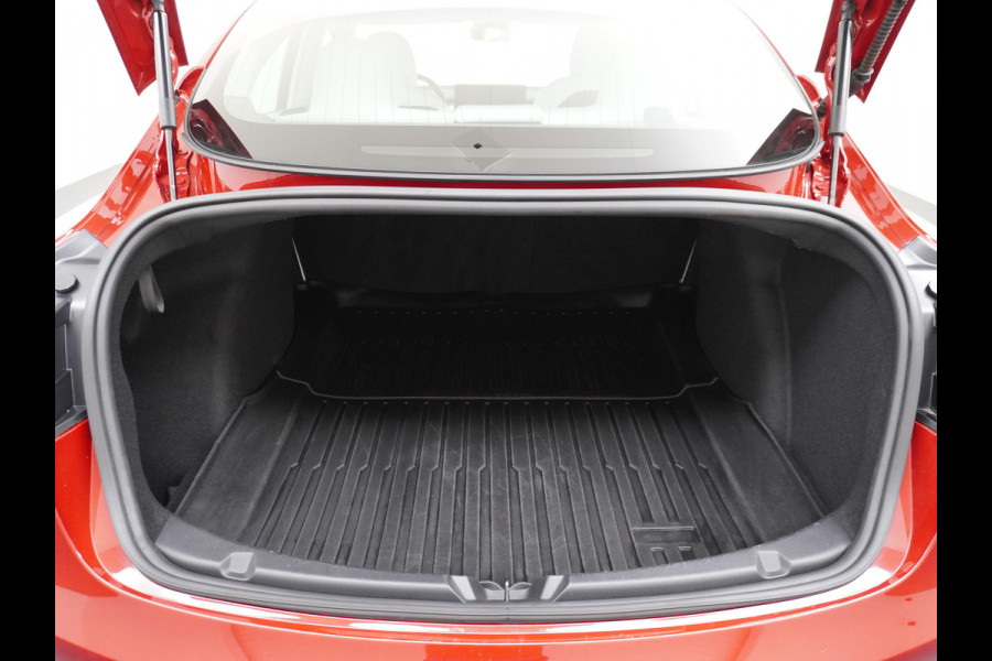 Tesla Model 3 RWD+ 60kWh 325PK **LFP ACCU** Ivoor Interieur 19"Lmv FSD-3 Comp. AutoPilot Leder PanoDak Adaptive-Cruise Lmv Camera's Elektr.-St Navi LED Comfortstoelen ACC DAB Keyless en Voorverwarmen interieur via App One-Pedal-Drive In zeer nette staat! Origineel Nederlandse auto tot 11kw laden thuis! Garantie Accu tot 30-6-2029 max 160.000km