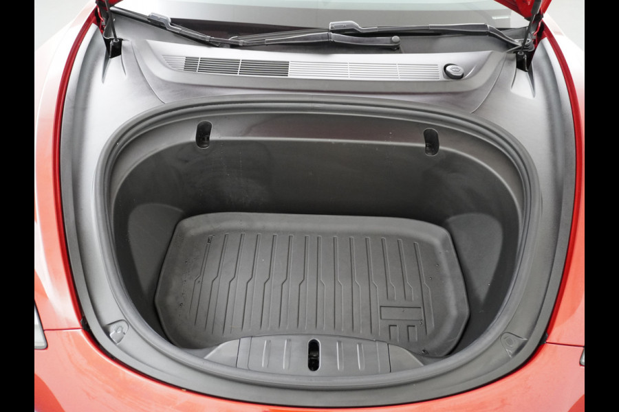 Tesla Model 3 RWD+ 60kWh 325PK **LFP ACCU** Ivoor Interieur 19"Lmv FSD-3 Comp. AutoPilot Leder PanoDak Adaptive-Cruise Lmv Camera's Elektr.-St Navi LED Comfortstoelen ACC DAB Keyless en Voorverwarmen interieur via App One-Pedal-Drive In zeer nette staat! Origineel Nederlandse auto tot 11kw laden thuis! Garantie Accu tot 30-6-2029 max 160.000km