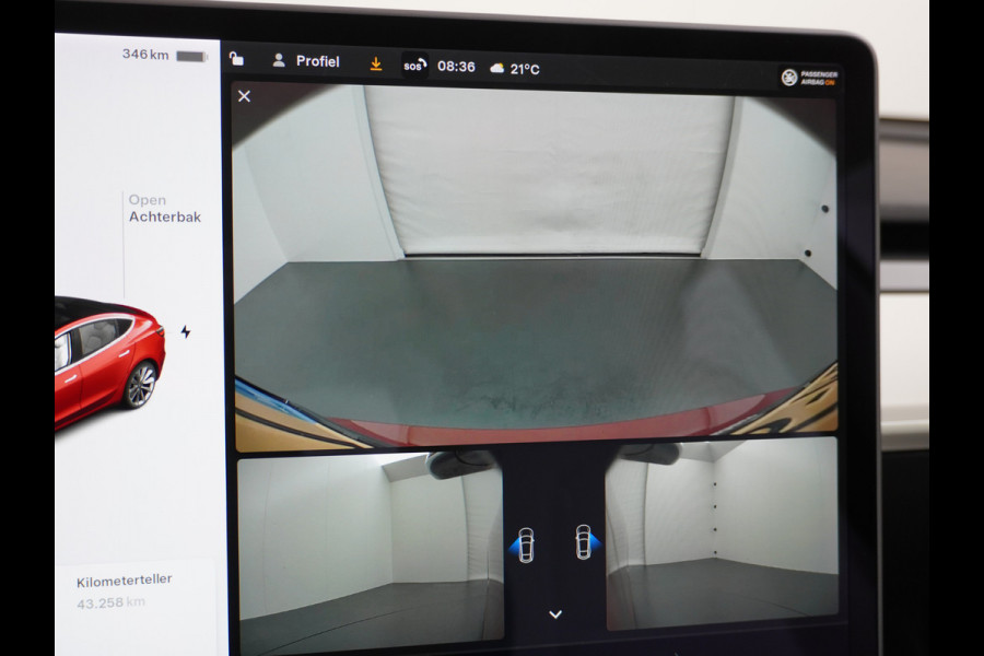 Tesla Model 3 RWD+ 60kWh 325PK **LFP ACCU** Ivoor Interieur 19"Lmv FSD-3 Comp. AutoPilot Leder PanoDak Adaptive-Cruise Lmv Camera's Elektr.-St Navi LED Comfortstoelen ACC DAB Keyless en Voorverwarmen interieur via App One-Pedal-Drive In zeer nette staat! Origineel Nederlandse auto tot 11kw laden thuis! Garantie Accu tot 30-6-2029 max 160.000km