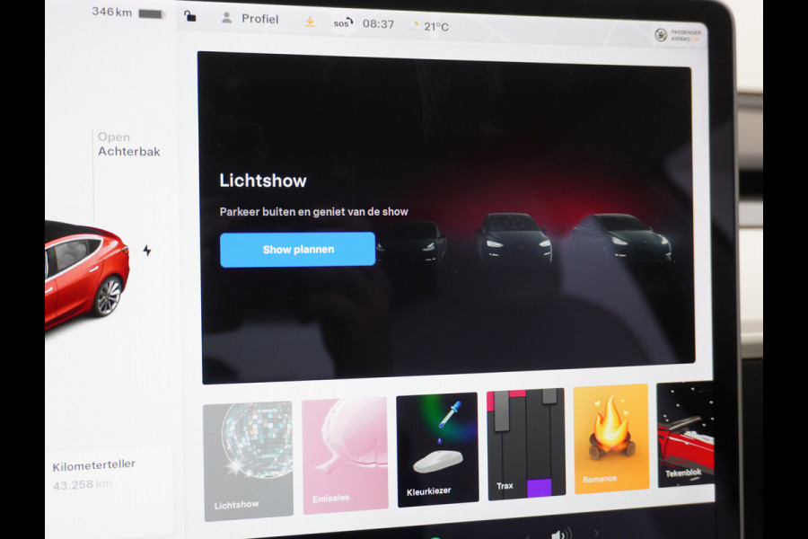 Tesla Model 3 RWD+ 60kWh 325PK **LFP ACCU** Ivoor Interieur 19"Lmv FSD-3 Comp. AutoPilot Leder PanoDak Adaptive-Cruise Lmv Camera's Elektr.-St Navi LED Comfortstoelen ACC DAB Keyless en Voorverwarmen interieur via App One-Pedal-Drive In zeer nette staat! Origineel Nederlandse auto tot 11kw laden thuis! Garantie Accu tot 30-6-2029 max 160.000km