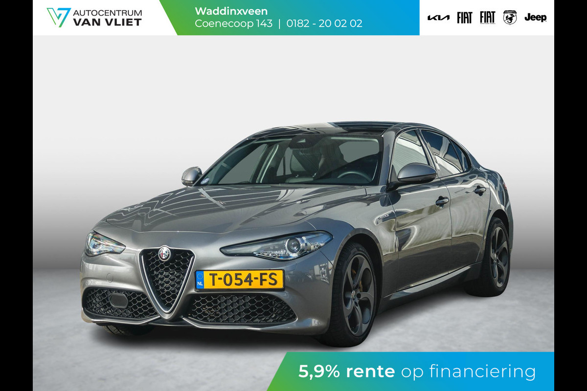 Alfa Romeo Giulia 2.0 Turbo Aut. 280pk AWD Veloce | Schuif/Kanteldak | Stoel- en Stuurverwarming | 18" | Xenon | Flippers Alfa Romeo Giulia 2.0 Turbo Aut. 280pk AWD Veloce | Schuif/Kanteldak | Stoel- en Stuurverwarming | 18" | Xenon | Flippers