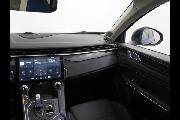 Lynk & Co 01 1.5 PHEV AUT-7 261pk Pano-Schuif-K-dak 20" 360°Camera Apple Carplay Android Auto Adaptive-Cr NaviPdc-a+v Ecc Keyless Led M-BuxPl Elek.Memory.Stoel File assistent Dodehoek detector Elektrisch bedienbare achterklep Rijstrooksensor Wifi Verkeersbord detectie 425Nm koppel 3,7kw laadvermogen A-label Euro 6 Hybride Benzine / Elektrisch rijden tot ca 69km  1800kg trekvermogen