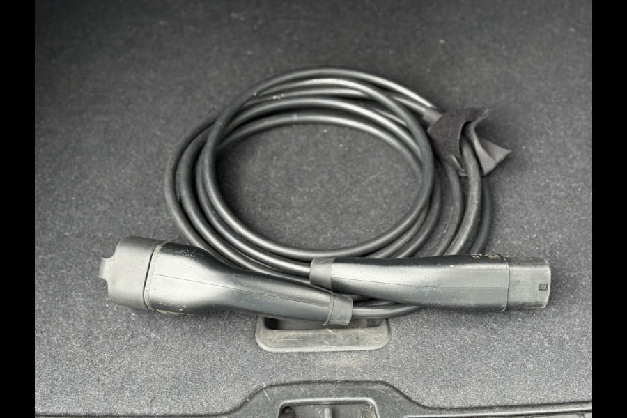 Volvo XC40 Recharge Core 70 kWh | Trekhaak | Carplay | Camera |
