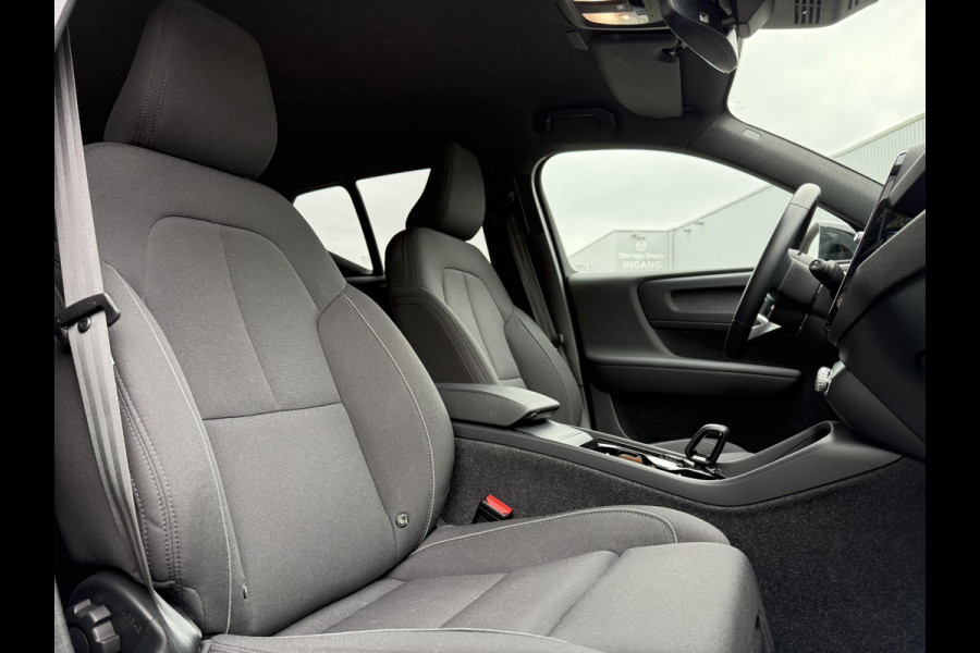 Volvo XC40 Recharge Core 70 kWh | Trekhaak | Carplay | Camera |