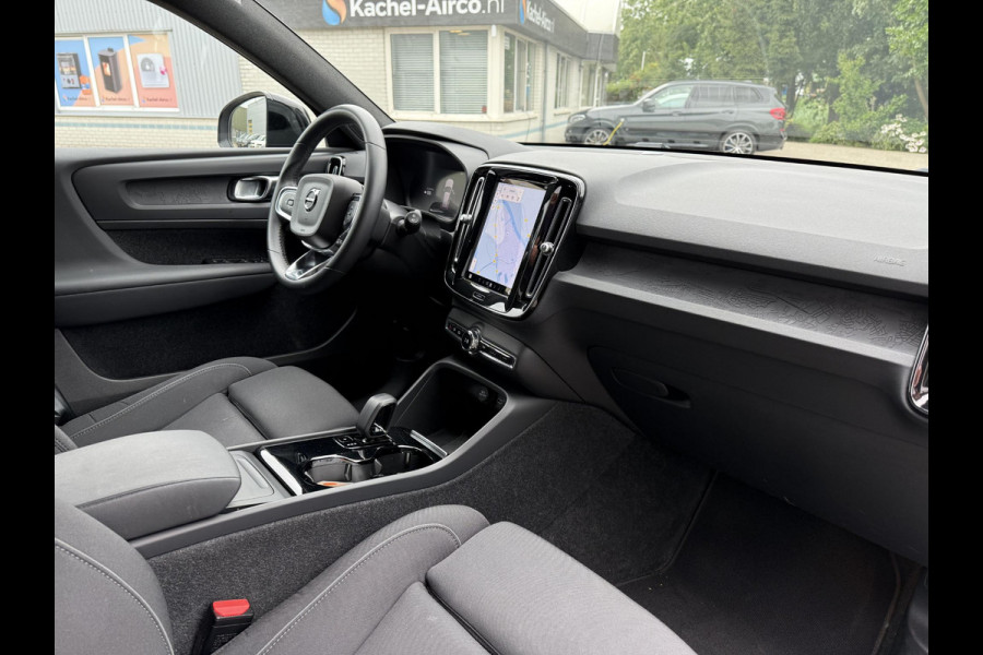 Volvo XC40 Recharge Core 70 kWh | Trekhaak | Carplay | Camera |