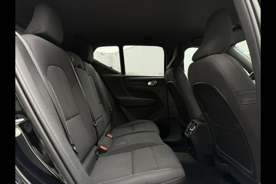Volvo XC40 Recharge Core 70 kWh | Trekhaak | Carplay | Camera |