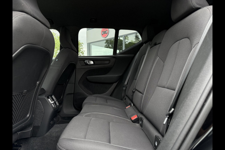 Volvo XC40 Recharge Core 70 kWh | Trekhaak | Carplay | Camera |
