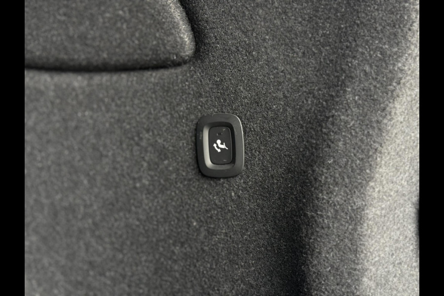 Volvo XC40 Recharge Core 70 kWh | Trekhaak | Carplay | Camera |