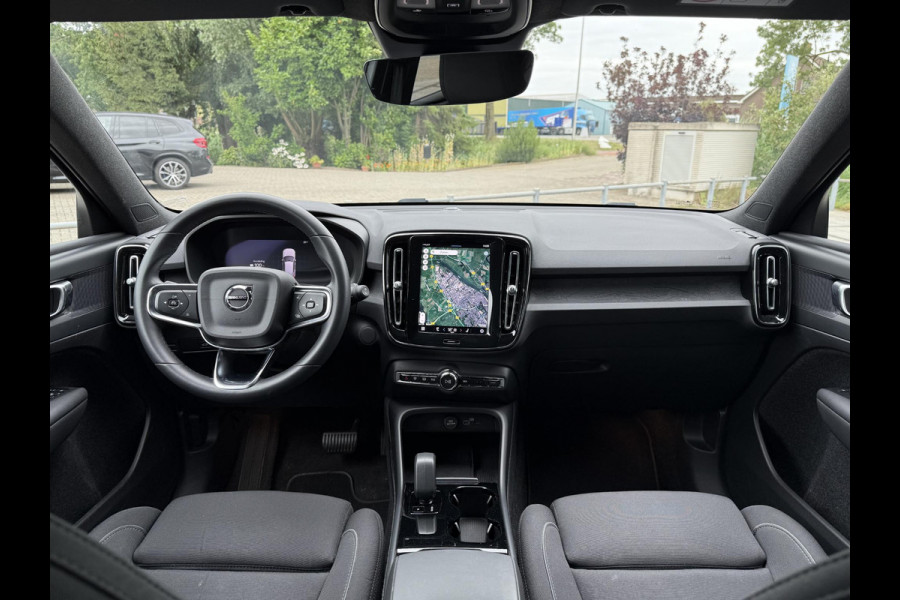 Volvo XC40 Recharge Core 70 kWh | Trekhaak | Carplay | Camera |