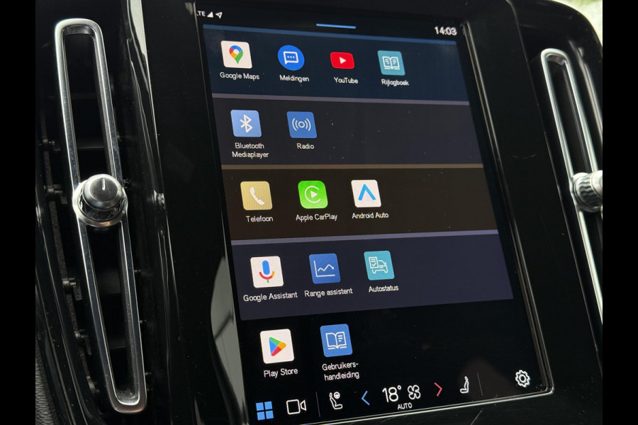 Volvo XC40 Recharge Core 70 kWh | Trekhaak | Carplay | Camera |